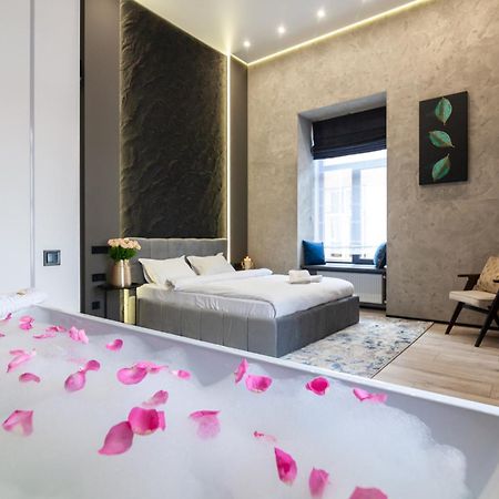 Royal Romantic Apartment With Bathtub Lviv Eksteriør bilde