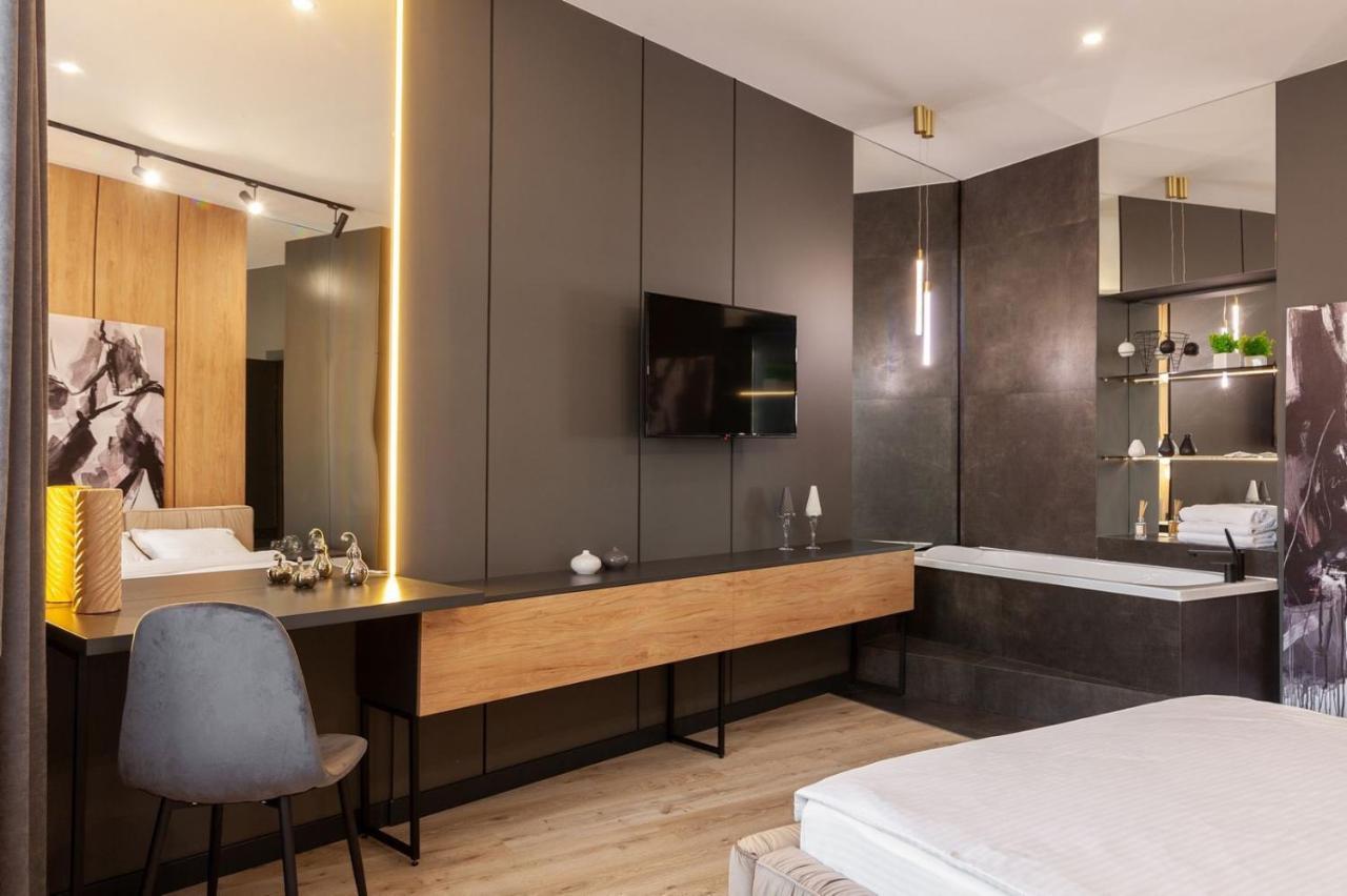 Royal Romantic Apartment With Bathtub Lviv Eksteriør bilde