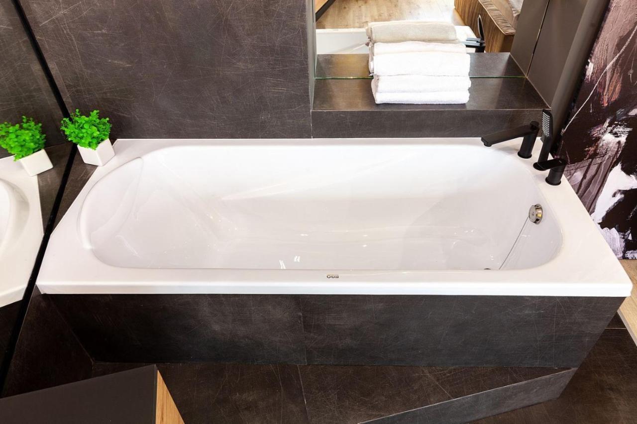 Royal Romantic Apartment With Bathtub Lviv Eksteriør bilde