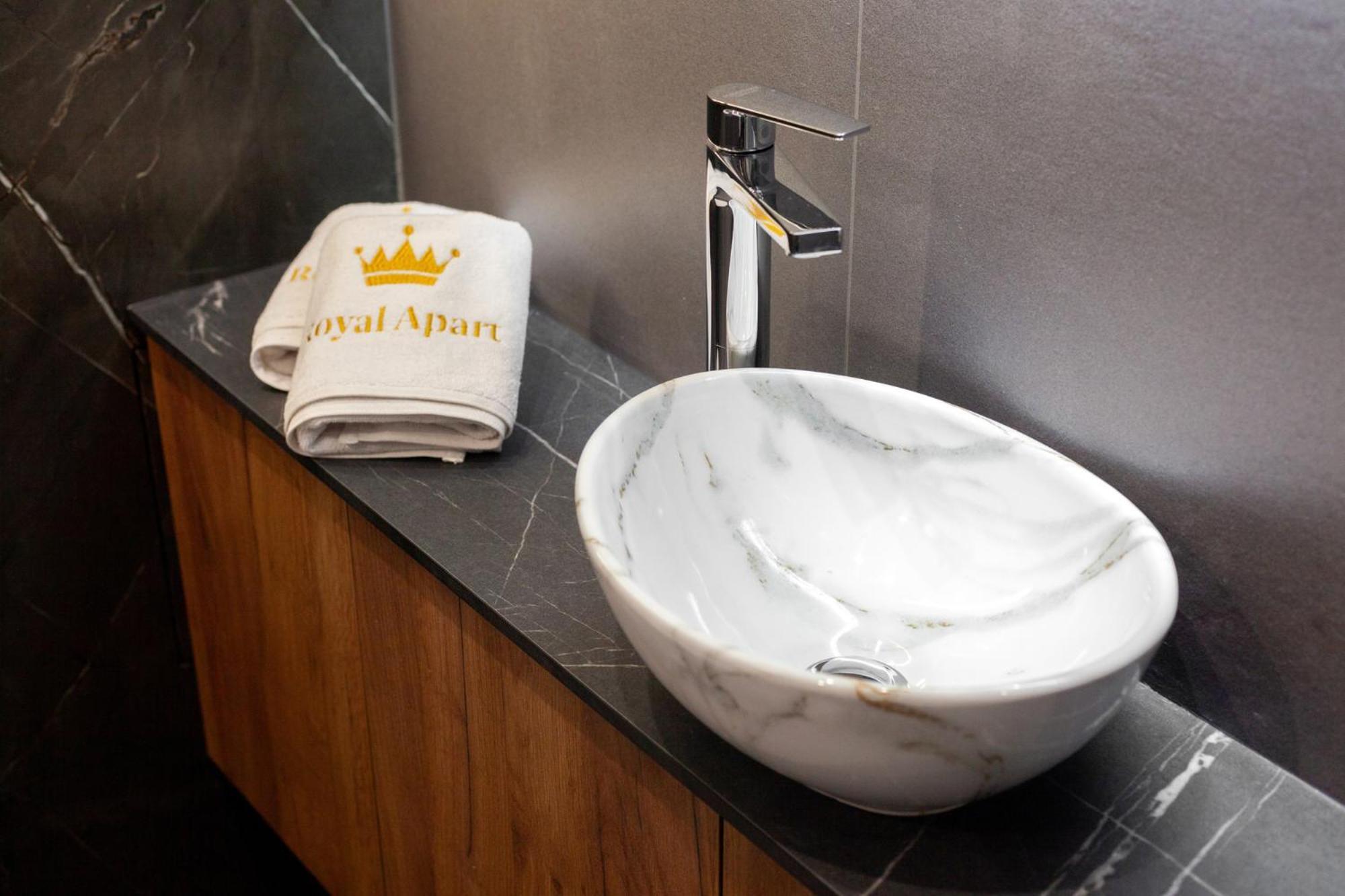 Royal Romantic Apartment With Bathtub Lviv Eksteriør bilde